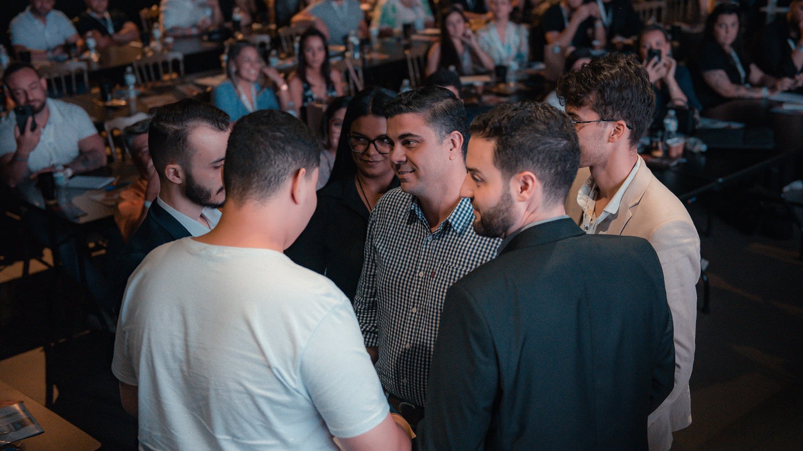 Equipe empresarial participando da Expo Business Brasil